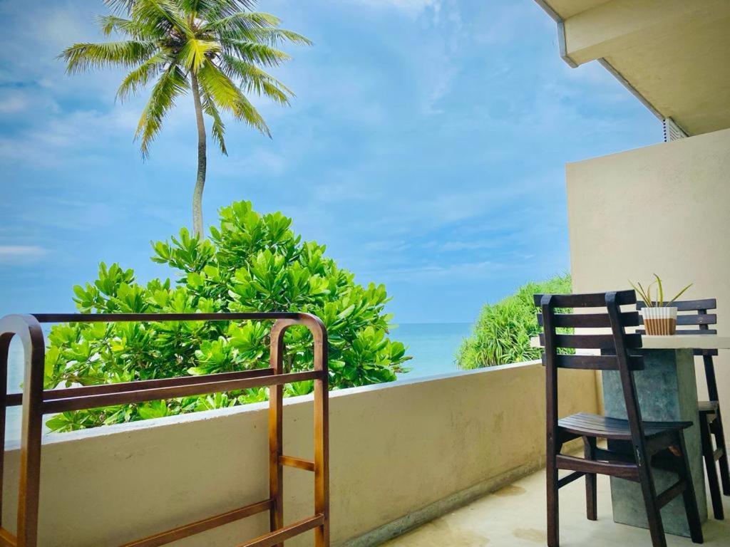 Sevenra Grand Beach Hotel アンバランゴダ エクステリア 写真