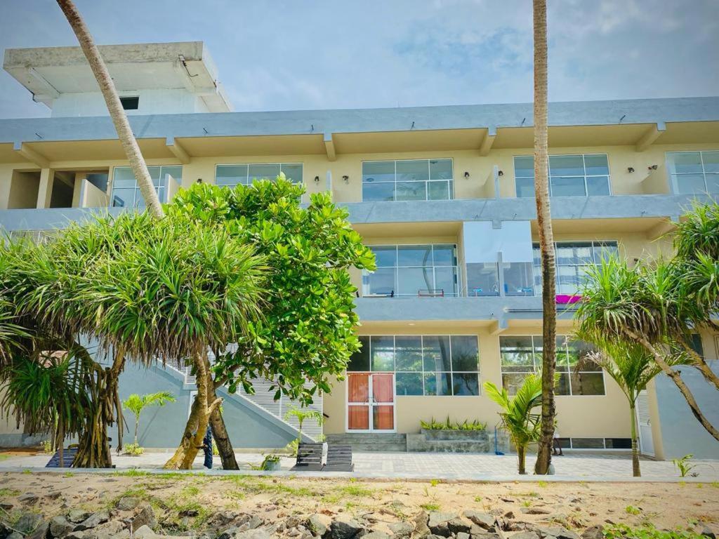 Sevenra Grand Beach Hotel アンバランゴダ エクステリア 写真
