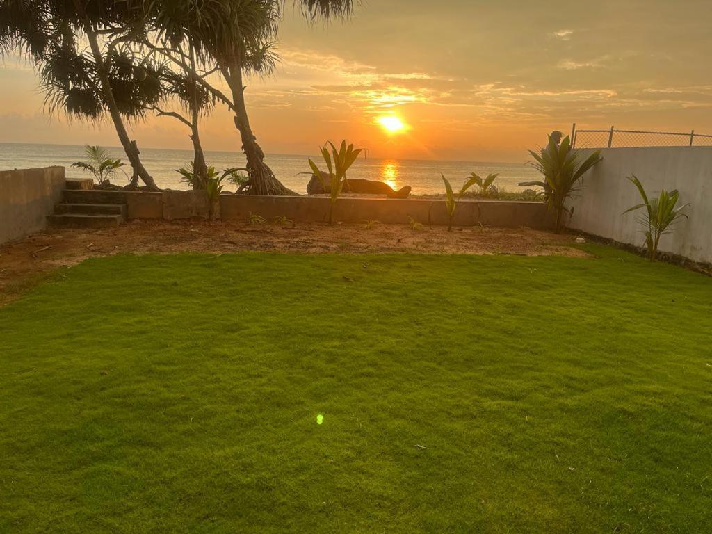 Sevenra Grand Beach Hotel アンバランゴダ エクステリア 写真
