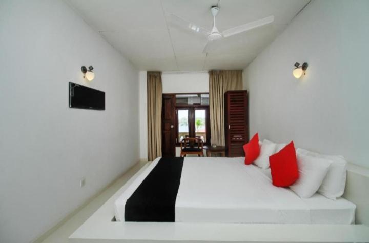 Sevenra Grand Beach Hotel アンバランゴダ エクステリア 写真