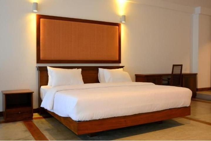 Sevenra Grand Beach Hotel アンバランゴダ エクステリア 写真